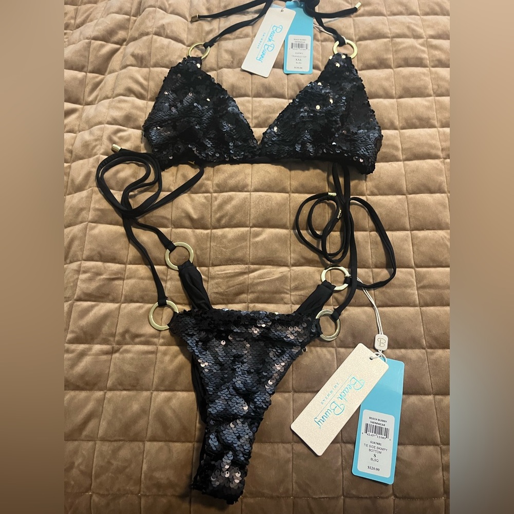 Beautiful Never been worn set by Beach Bunny